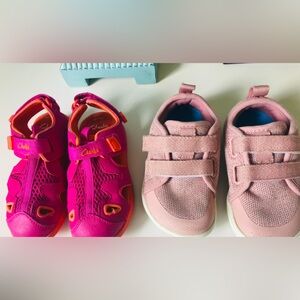 Clarks Kids Vibrant Pink and Orange Sneakers
Size 25.26.